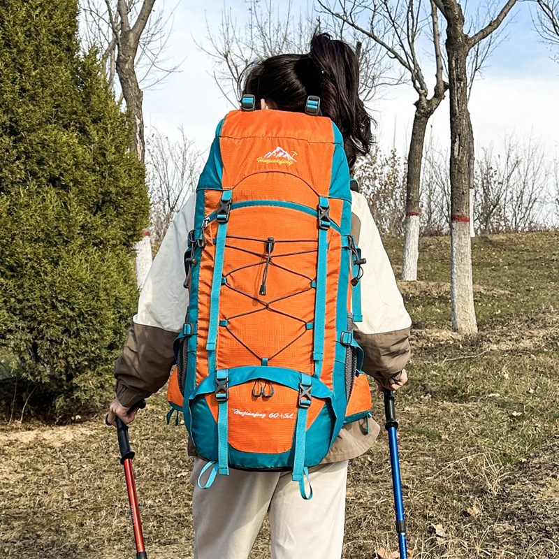 Pārgājienu mugursoma ar paplašināmu lielu ietilpību, no Oxford auduma, ar poliestera oderi