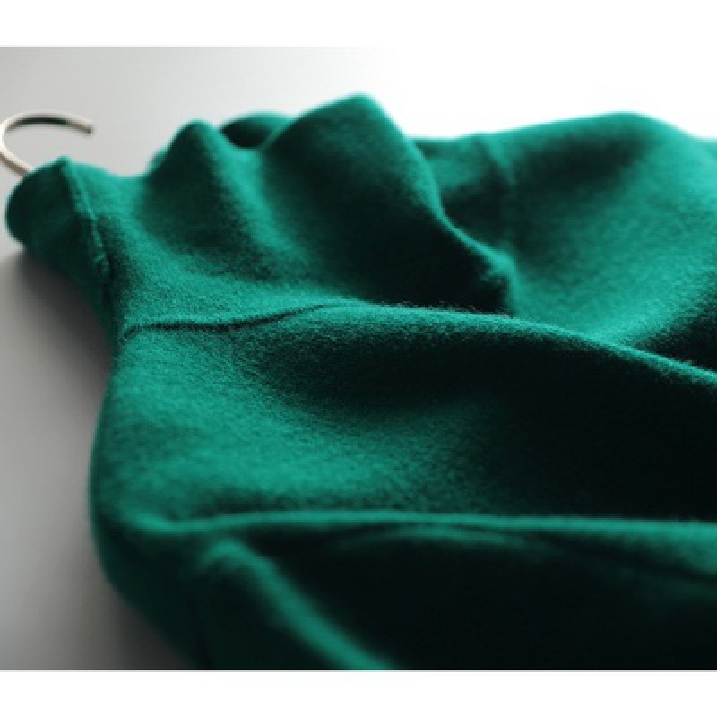 Пуловер и пола костюм, еднотонен модел, панелно шиене, полиестерна материя, дълги ръкави, средна дължина на полата