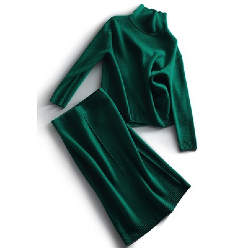 Пуловер и пола костюм, еднотонен модел, панелно шиене, полиестерна материя, дълги ръкави, средна дължина на полата