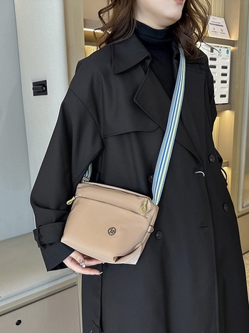 Τσάντα ώμου – νάιλον, αστικός μινιμαλιστικός στυλ, οριζόντια τετράγωνη μορφή, φερμουάρ, εσωτερική τσέπη με φερμουάρ