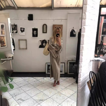 E8229 Μίντι φόρεμα με V-λαιμό, σχίσιμο, πιέτες, ακρυλικό πλεκτό φόρεμα