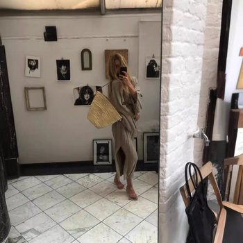 E8229 Μίντι φόρεμα με V-λαιμό, σχίσιμο, πιέτες, ακρυλικό πλεκτό φόρεμα