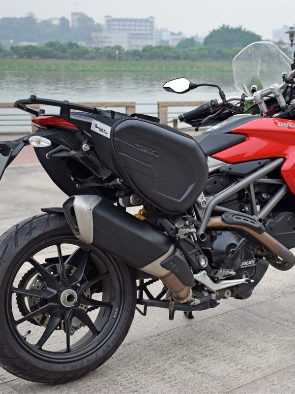 Motociklo kuprinė su šalmo skyriaus – lauko dviračių sportui – didelė talpa; Modeliai MAB01, BB02, BB04; Poliesteris; Lietaus gaubtas įtrauktas