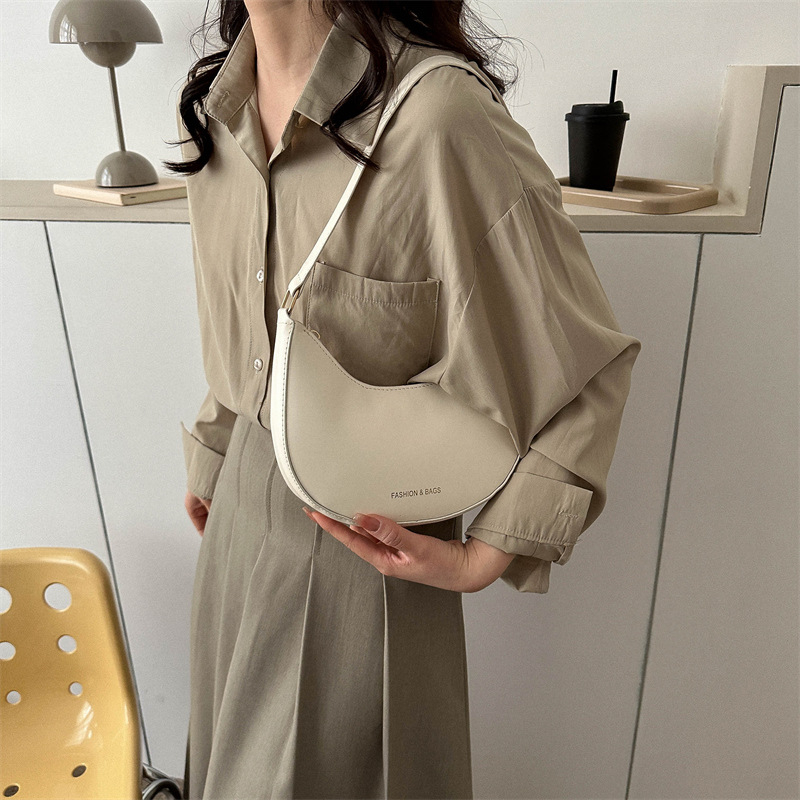PU medžiagos pečių rankinės, miesto paprastumo stilius, dumpling formos, užtrauktuko atidarymas, vidinė sandwich tipo kišenė