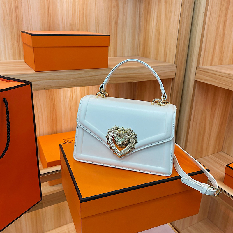 Grandinės per petį krepšys — PU medžiaga, horizontalis kvadrato forma, magnetinis užsegimas, vidinis sintetinės odos pamušalas, vidinė kišenė su užtrauktuku (sandvičiai)