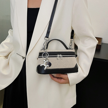 PU crossbody táska, városi minimalist stílus, kis négyzet alakú, vízszintes formájú, cipzáras zárás