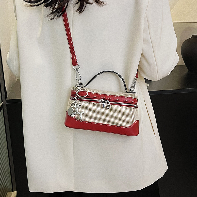 PU crossbody táska, városi minimalist stílus, kis négyzet alakú, vízszintes formájú, cipzáras zárás