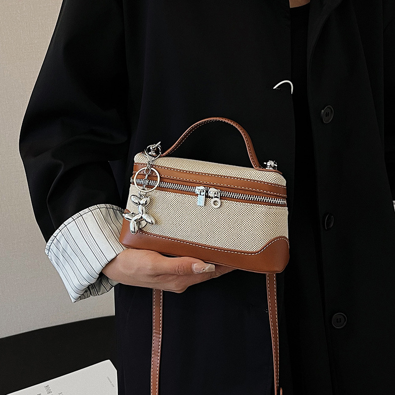 PU crossbody táska, városi minimalist stílus, kis négyzet alakú, vízszintes formájú, cipzáras zárás
