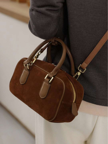 Geantă Boston din piele naturală, cu formă orizontală pătrată, închidere cu fermoar, buzunar intern cu fermoar și buzunar pentru telefon