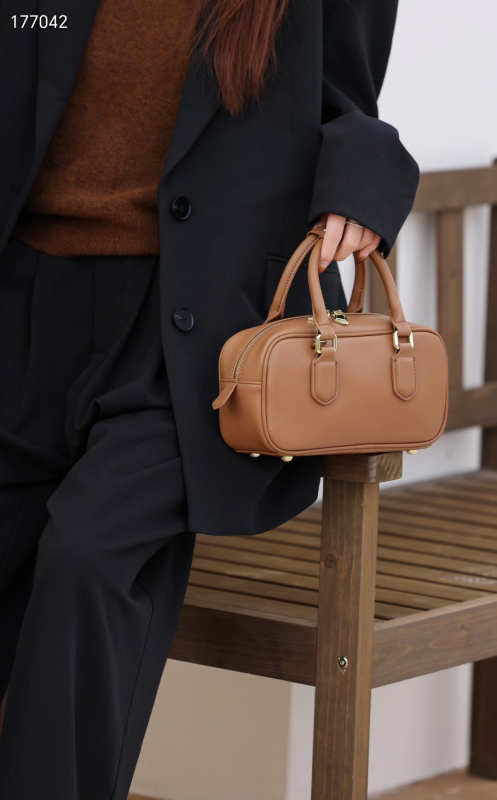 Geantă Boston din piele naturală, cu formă orizontală pătrată, închidere cu fermoar, buzunar intern cu fermoar și buzunar pentru telefon