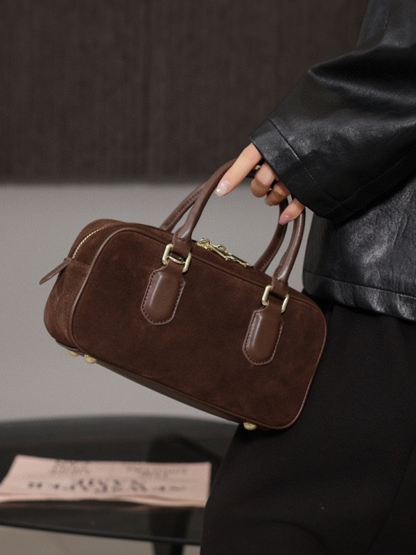 Geantă Boston din piele naturală, cu formă orizontală pătrată, închidere cu fermoar, buzunar intern cu fermoar și buzunar pentru telefon