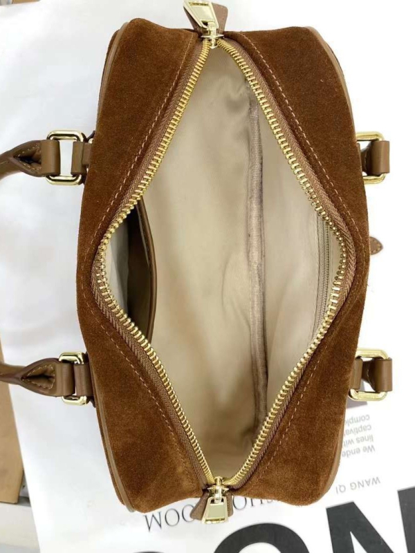 Geantă Boston din piele naturală, cu formă orizontală pătrată, închidere cu fermoar, buzunar intern cu fermoar și buzunar pentru telefon