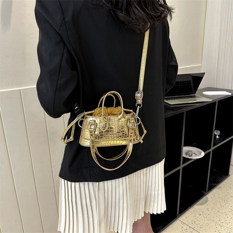 Női PU anyagú crossbody táska, utcai stílus, négyzet alakú dizájn, húzózsinóros zárás, párna alak.