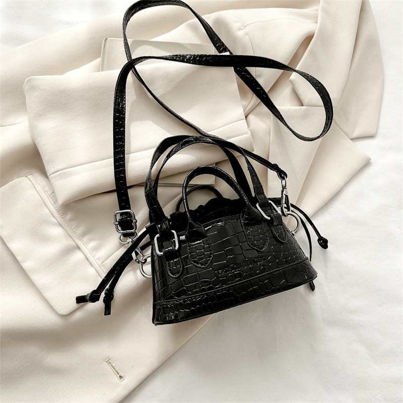 Női PU anyagú crossbody táska, utcai stílus, négyzet alakú dizájn, húzózsinóros zárás, párna alak.