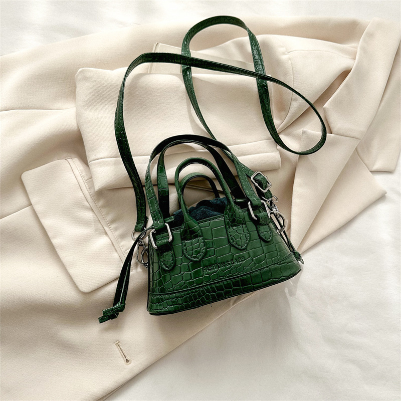 Női PU anyagú crossbody táska, utcai stílus, négyzet alakú dizájn, húzózsinóros zárás, párna alak.