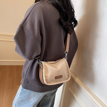 Τσάντα crossbody από Oxford ύφασμα, αστικός απλός στιλ, οριζόντιο τετράγωνο σχήμα, φερμουάρ, εσωτερική θήκη για το τηλέφωνο