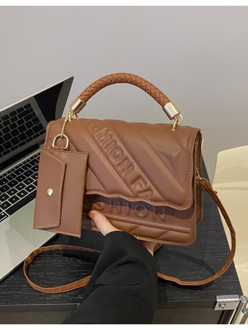 Crossbody táska fedéllel, PU anyag, horizontális négyzetes forma, 2024 tavasz