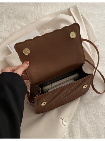 Crossbody táska fedéllel, PU anyag, horizontális négyzetes forma, 2024 tavasz