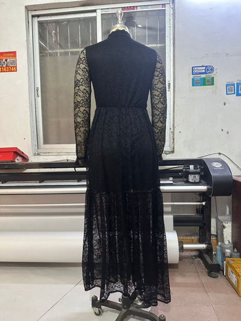 Δαντελέν φόρεμα με πλισέ μακριά φούστα, υψηλή μέση, στρογγυλός λαιμός, μακριά μανίκια