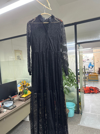 Δαντελέν φόρεμα με πλισέ μακριά φούστα, υψηλή μέση, στρογγυλός λαιμός, μακριά μανίκια