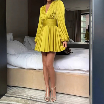 Γυναικείο φόρεμα από πολυεστέρα με μακριά μανίκια, ζώνη που τονίζει τη μέση, πιέτες, V‑λαιμό, midi μήκος, πατςγουορκ σχέδιο