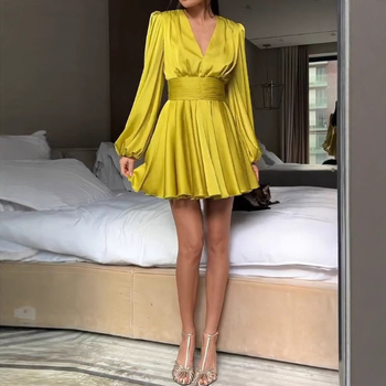 Γυναικείο φόρεμα από πολυεστέρα με μακριά μανίκια, ζώνη που τονίζει τη μέση, πιέτες, V‑λαιμό, midi μήκος, πατςγουορκ σχέδιο