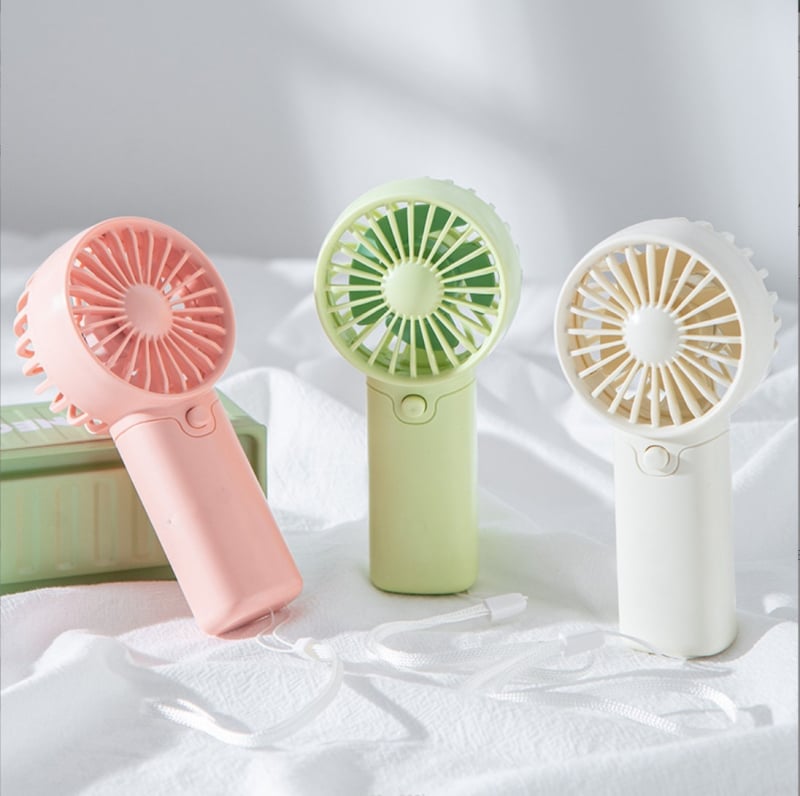 More Pleasure USB punjivi ručni i stolni ventilator s 4 lopaticama, ugrađena baterija 1000–1200 mAh, buka 50–60 dB, crtani stil