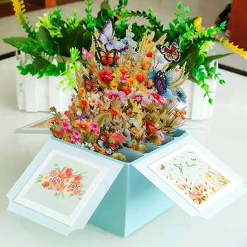 Поздравителна картичка в пасторален стил, от специална хартия, печатна техника