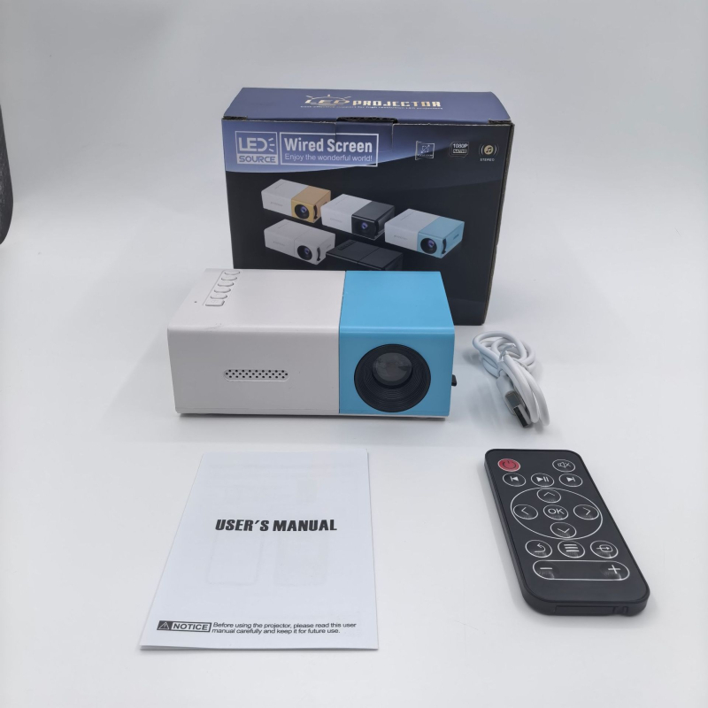 Преносим проектор, резолюция 320x240, мощност 10W, яркост 10, обектив от смола