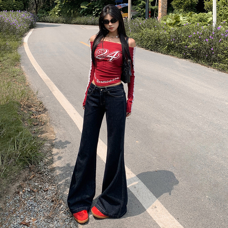 Τζιν με χαμηλή μέση, ελαφρώς φαρδιά, denim 90-95% βαμβάκι με πολυεστέρα, χωρίς ελαστικότητα, επεξεργασία σε υψηλή θερμοκρασία