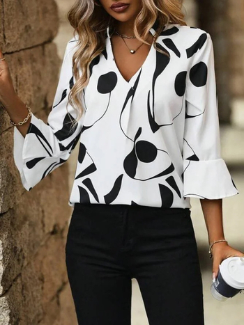 Полиестерова риза с рисунък, V-образна яка, ръкав 3/4, ръкав тип лотосов лист