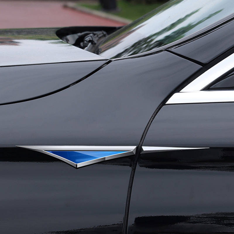 Automobiļa sānu emblēmas dekoratīvā uzlīme; Zīmols Carllingpu; nerūsējošais tērauds + cinka sakausējums; universāla saderība; pielāgojama; ārējai virsbūvei