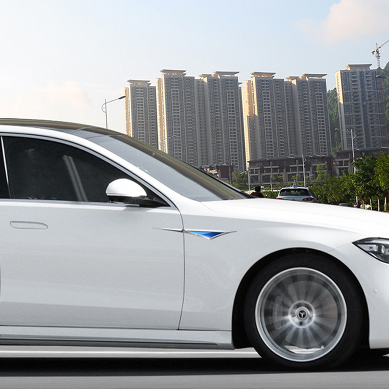 Automobiļa sānu emblēmas dekoratīvā uzlīme; Zīmols Carllingpu; nerūsējošais tērauds + cinka sakausējums; universāla saderība; pielāgojama; ārējai virsbūvei