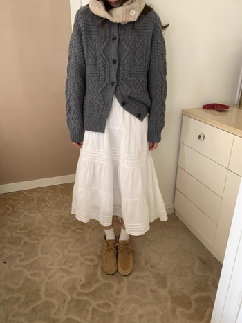 Φούστα Α-γραμμής με πιέτες, midi μήκος, μονοχρωμο σχέδιο; ύφασμα βισκόζη, περιεκτικότητα 50–70%