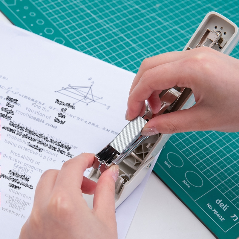 Deli 0434 въртящ се степлер за ученици, усилена конструкция, №12 стандарт, многофункционални офис принадлежности