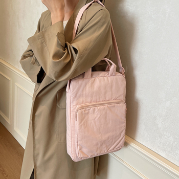 Τσάντα για tablet PC από νάιλον με φερμουάρ, κάθετης τετραγωνικής μορφής, επένδυση πολυεστέρα, εσωτερική τσέπη με φερμουάρ