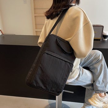 Τσάντα για tablet PC από νάιλον με φερμουάρ, κάθετης τετραγωνικής μορφής, επένδυση πολυεστέρα, εσωτερική τσέπη με φερμουάρ