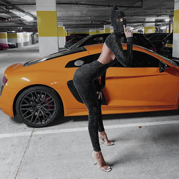 Γυναικεία ολόσωμη φόρμα με ανοιχτό πίσω, ψηλό γιακά, μακριά μανίκια, γκλίτερ λεπτομέρεια, πολυεστέρας