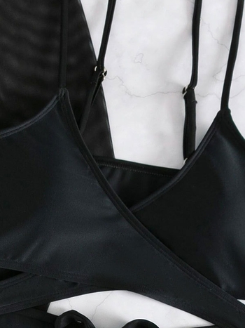 Σετ μαγιό τριών τεμαχίων: τοπ με σταυρωτό σχέδιο κιμονό, μπικίνι με κορδάνι, επένδυση για το στήθος, πολυεστέρας, μονόχρωμο σχέδιο