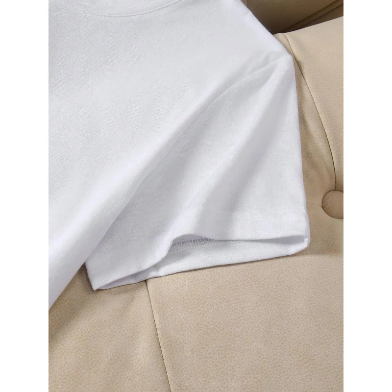 Tricou din bumbac cu mânecă scurtă, guler rotund și imprimeu 3D, lungime medie.