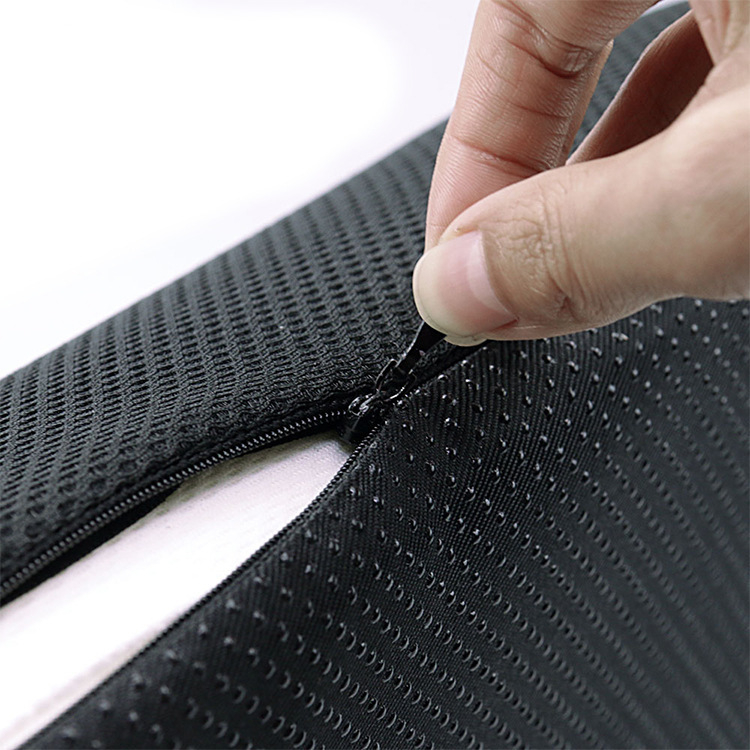 Подложка за крак за бюро – полукръгла форма, паметна пяна, полуцилиндрична конструкция, височина 5–10 см, калъф полиестер‑памук, персонализиране