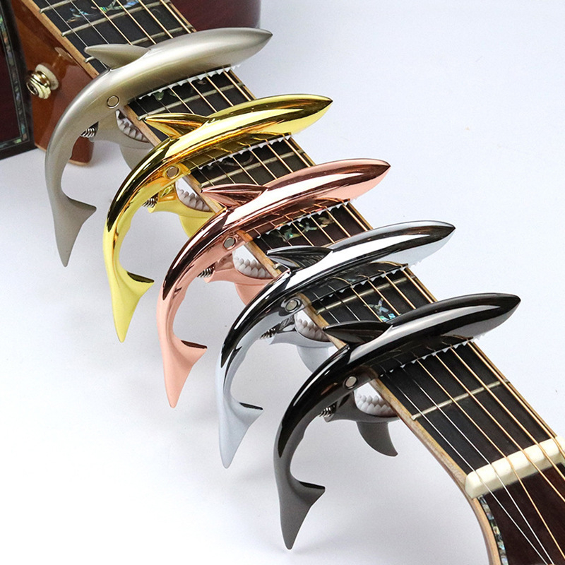 Capo pentru instrumente cu coarde occidentale – corp din aliaj, pentru chitară și orgă electronică