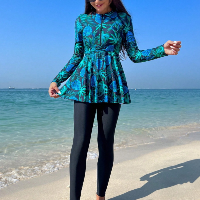 Σετ μαγιό τριών τεμαχίων με μοτίβο φύλλου σφενδάμου, με επένδυση στήθους, ύφασμα πολυεστέρα-ελαστάν, επένδυση