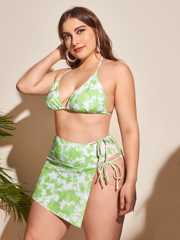 Γυναικείο μαγιό με floral μοτίβο και τριγωνικό πάνω μέρος – πολυεστέρας, γρήγορο στέγνωμα, υψηλή ελαστικότητα, φιλικό προς το περιβάλλον, σετ τριών τεμαχίων