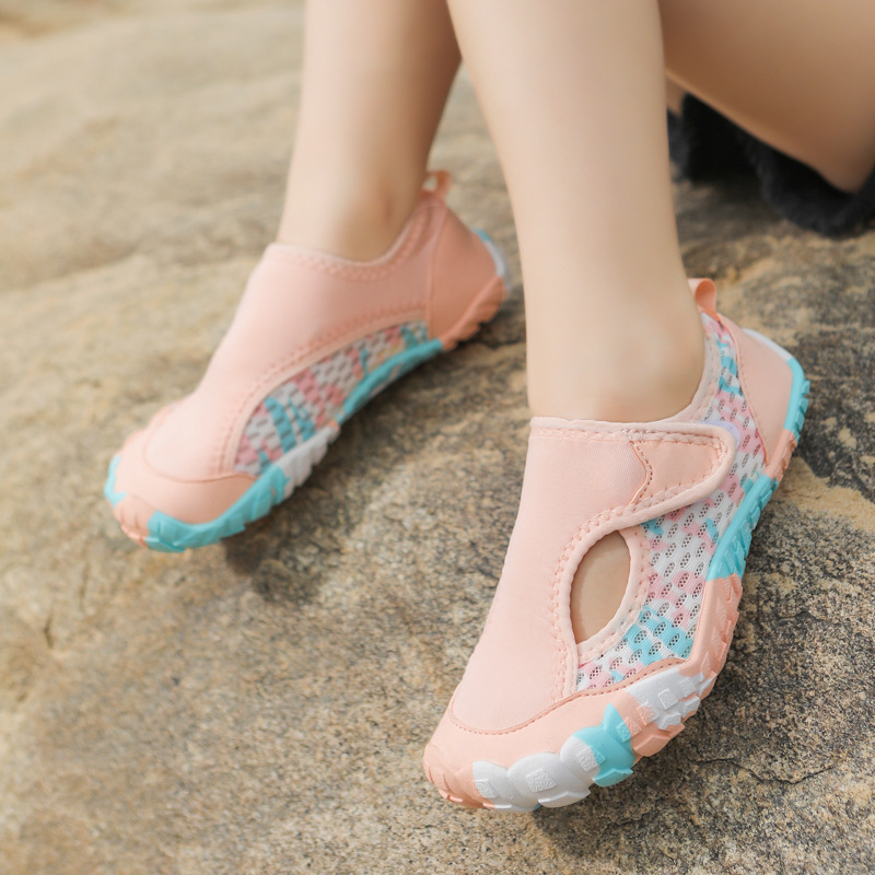 Dječje cipele za vodene aktivnosti i plivanje - protuklizna gumena potplat, gornji dio od Lycra, kopčano zatvaranje, niski kroj, unutarnja tkanina od pamuka