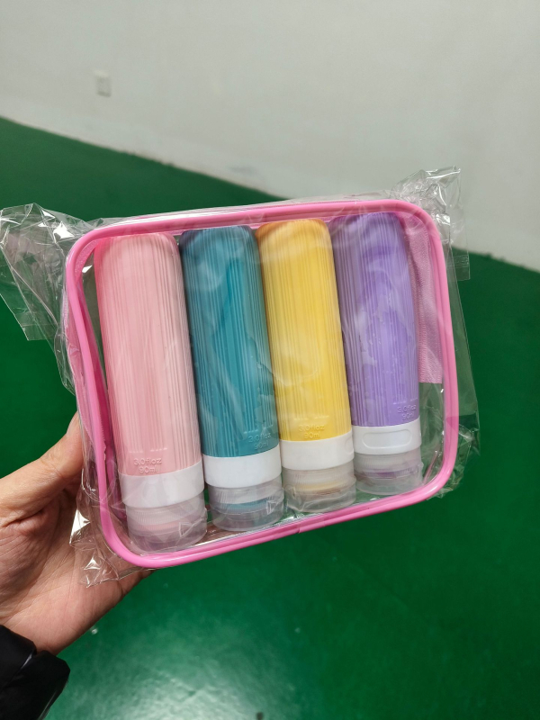 Silikonski putni set bočica, 4 komada, oblikovane bočice