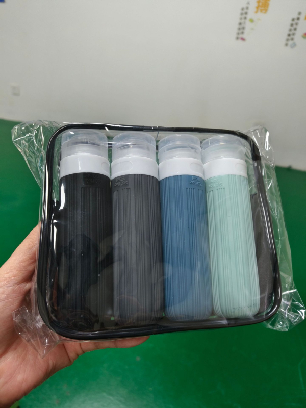 Silikonski putni set bočica, 4 komada, oblikovane bočice