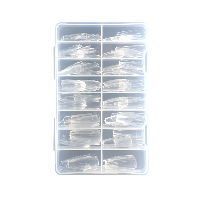 Διαφανείς άκρες νυχιών με 3D διαμάντια, σχήματα αμυγδάλου και μπαλένας, καρό σχέδιο