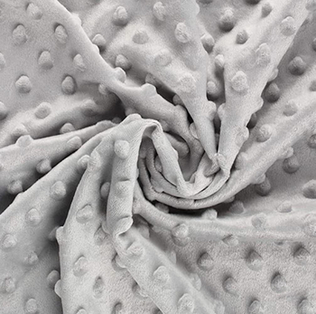 Бебешко одеяло – полиестерно влакно; шарки: животни, цветя, геометрия и едноцветно; подходящо за новородени; безопасност: Клас А; лицензиран частен етикет