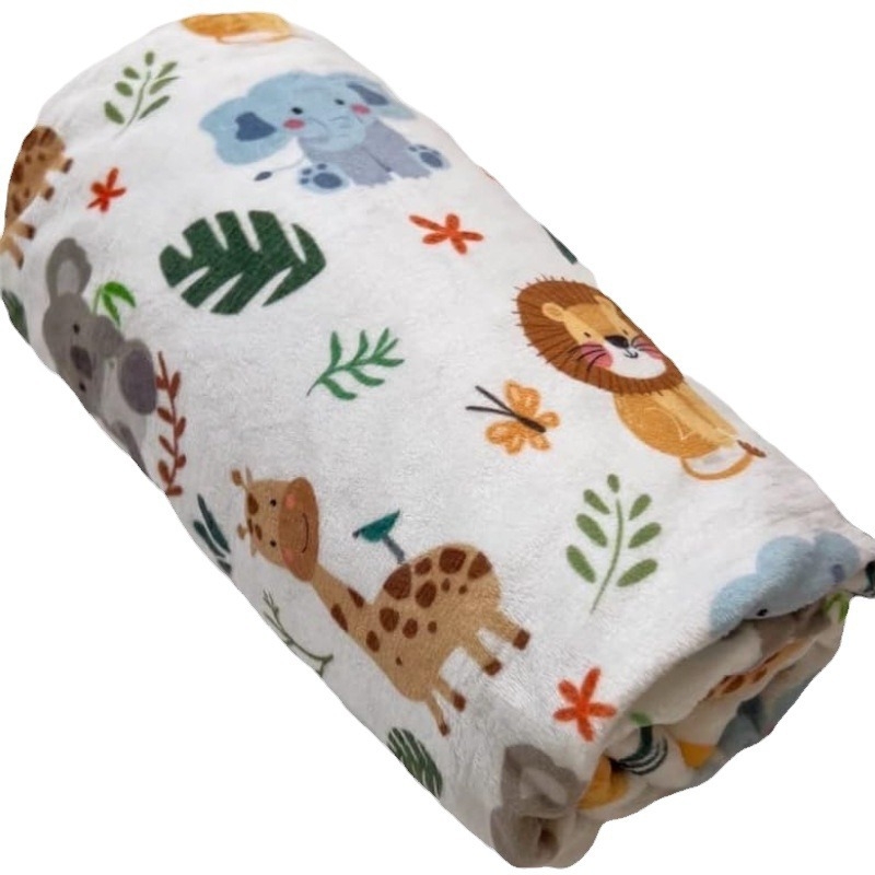 Бебешко одеяло – полиестерно влакно; шарки: животни, цветя, геометрия и едноцветно; подходящо за новородени; безопасност: Клас А; лицензиран частен етикет